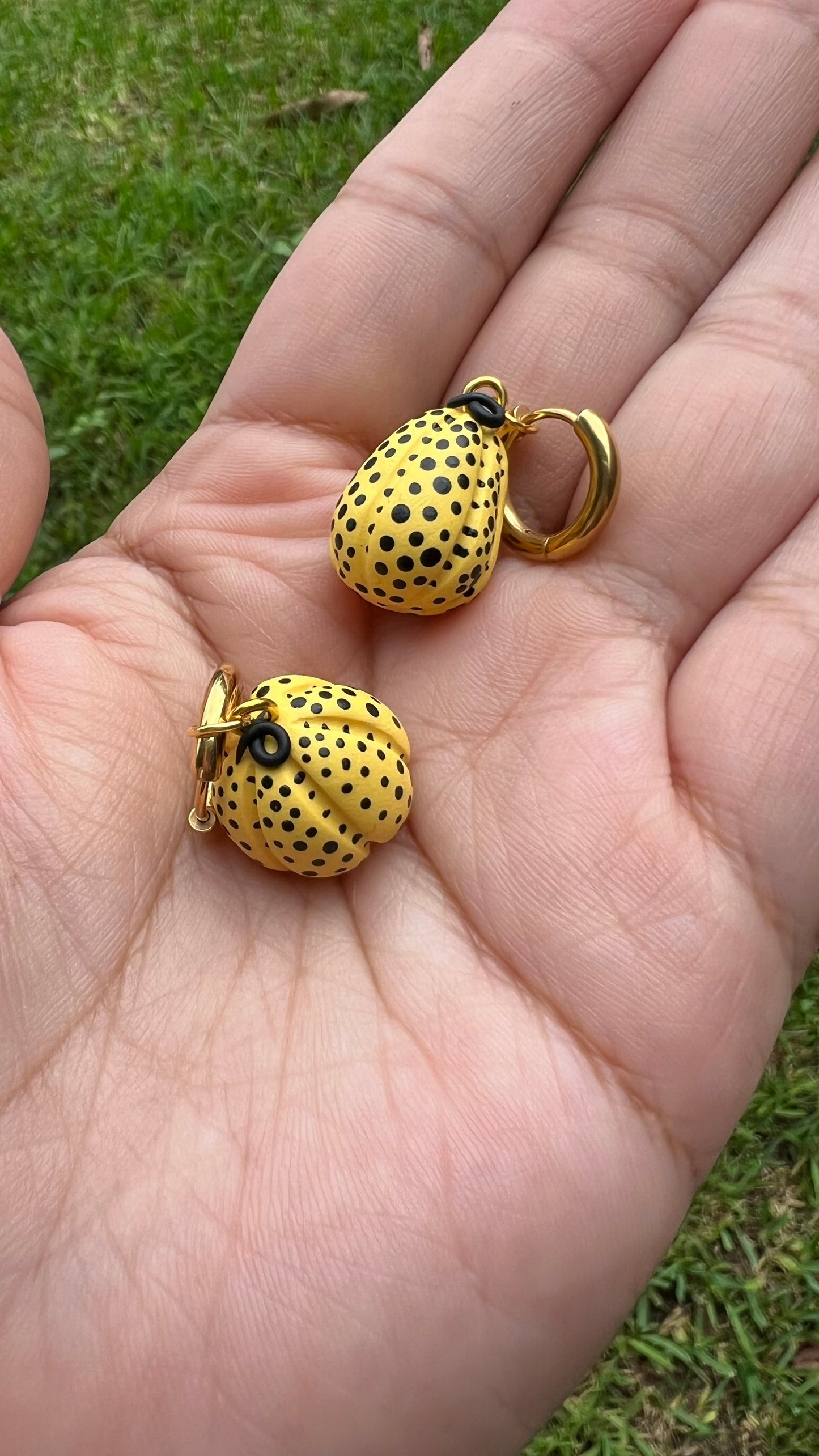 Yayoi Kusama pumpkin hoops