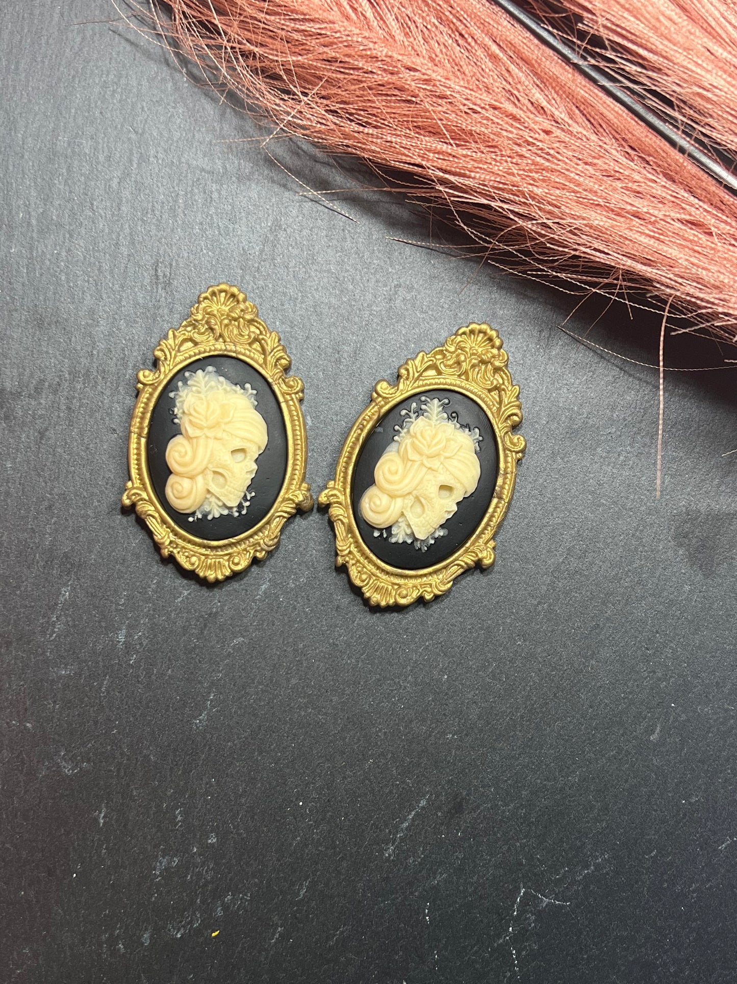 Skeleton frame studs