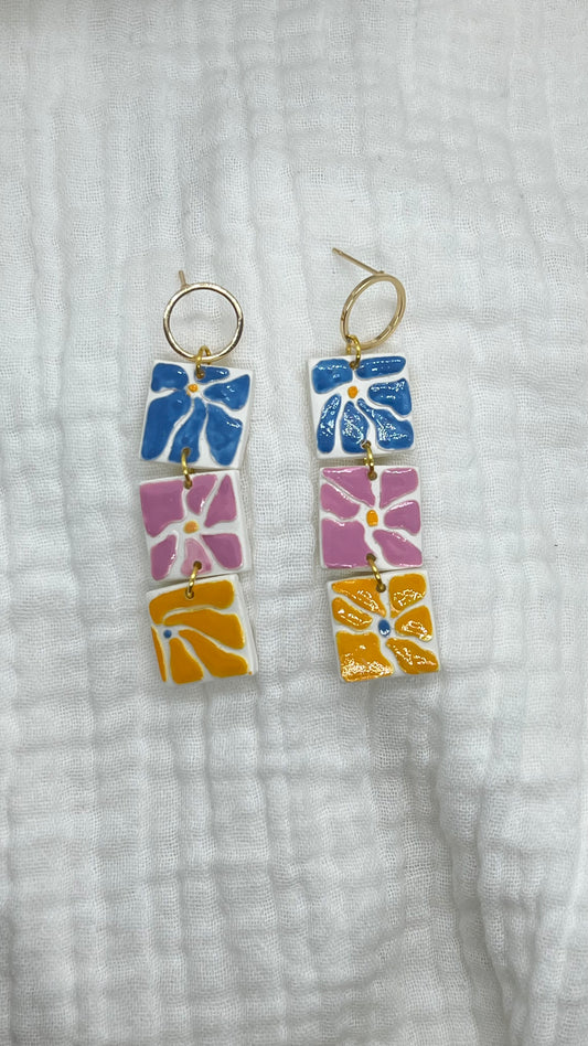 Flower tile