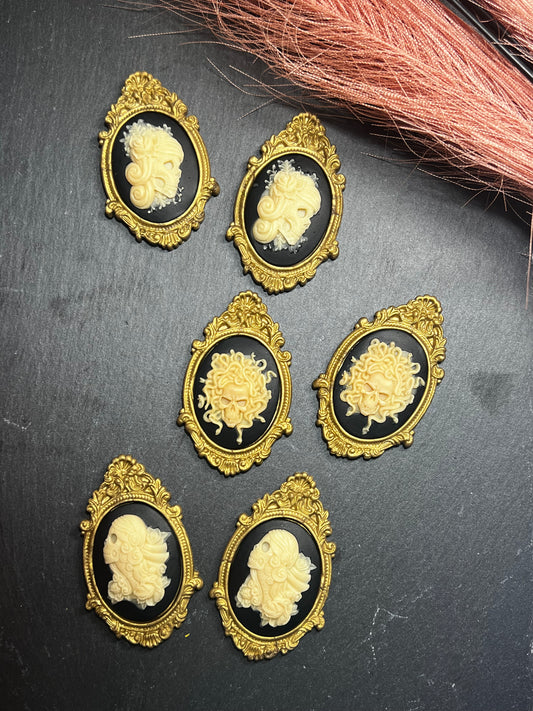 Skeleton frame studs