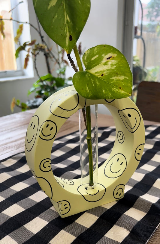 Smiley face propagation vase